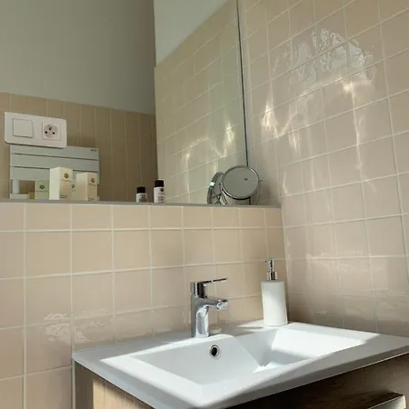 Bed & Breakfast Le Donjon D'anthon